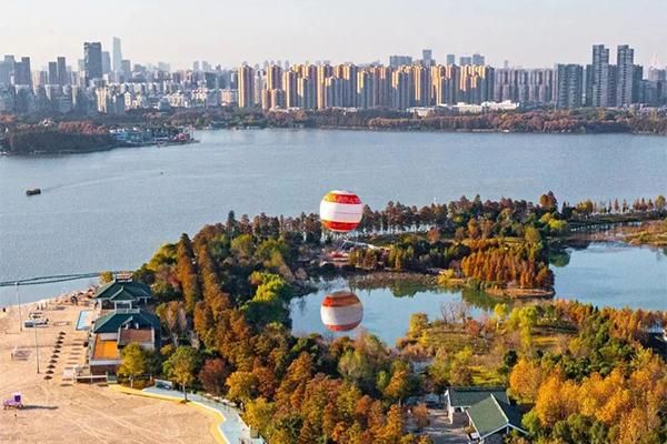 东湖氦气球高空作业介绍，高度、原理与安全防护