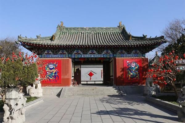 开封包公祠早上6点左右开放。