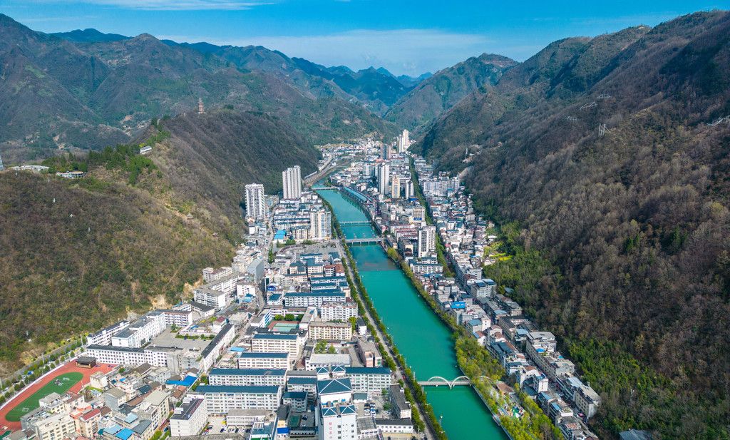 世界地质奇观——川陕交界镇巴的魅力之旅