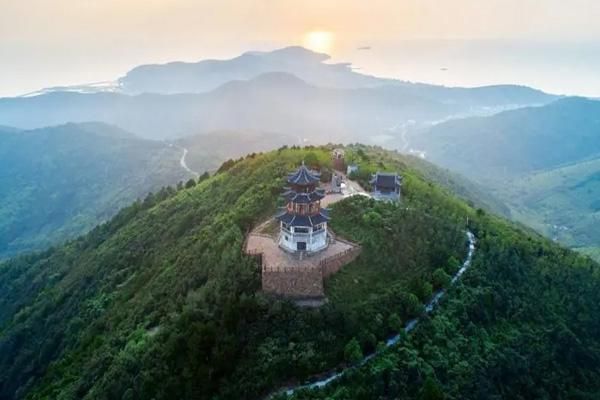 悬崖之巅的攀登挑战，缥缈峰的爬山时间是多少？