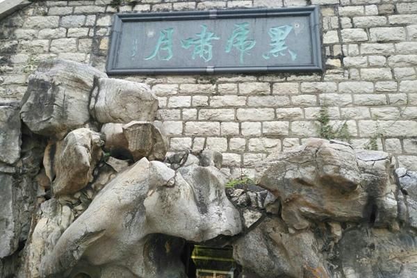 济州岛之旅，游览济南的标志性景点黑虎泉