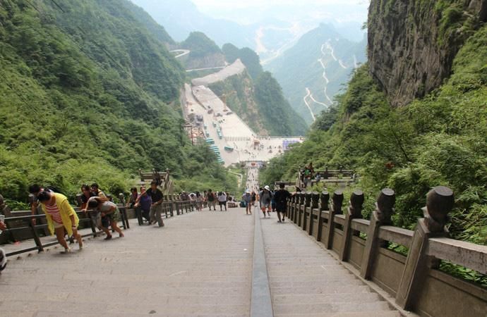 探寻神秘天门山，一个震撼人心的玻璃栈道之旅