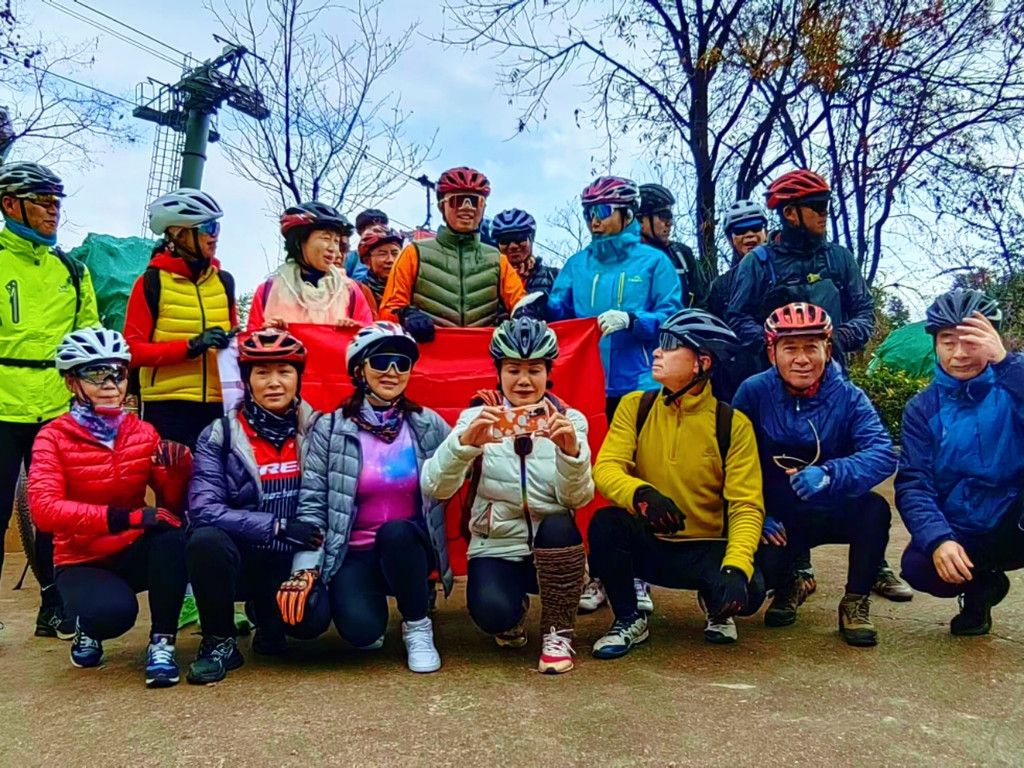 在2024年5月12日举行的海囗骑行活动中，参与者们可以享受到美丽的海滨风光和健康的锻炼机会。