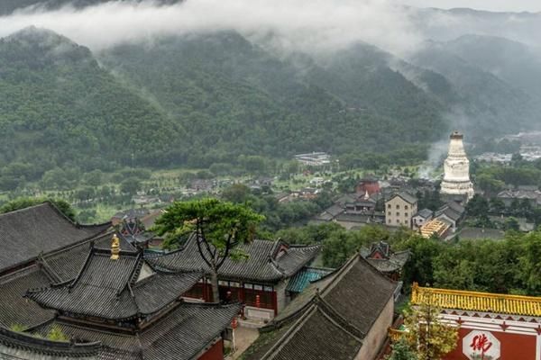 五台山景区实行全新门票预约制度，方便游客游玩，提高管理效率