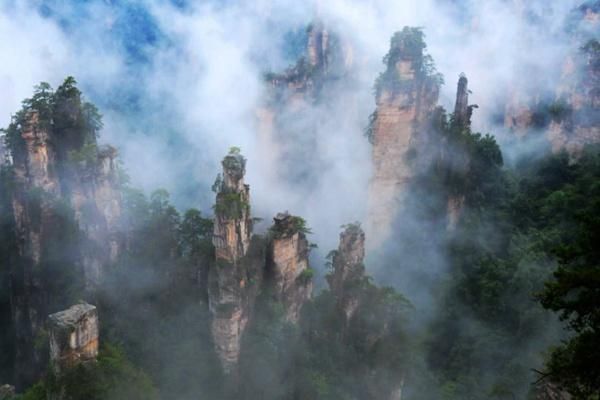 张家界景区推出全新旅游护照，游客将享受终身免费门票优惠