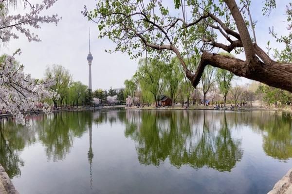 地铁4号线/8号线至积水潭公园