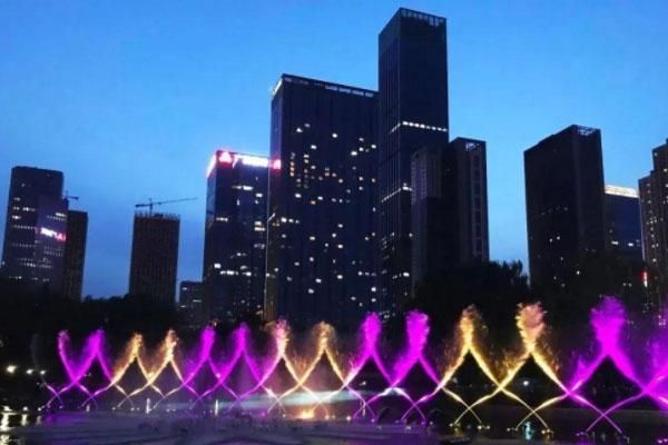 沈阳中央公园夜市炫彩喷泉恢复开放