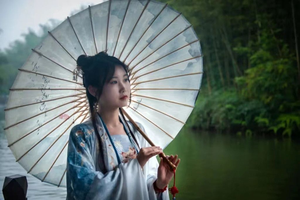 清风徐来竹绕腰，七贤阁中品尝竹宴之美