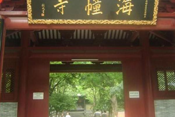 广州寺庙开始有序开放，人们可以跨出门门了！