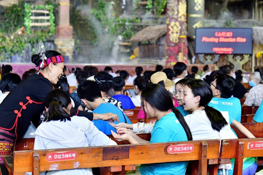 黎族绣面文身阿婆,最后一个记忆中的手工艺人