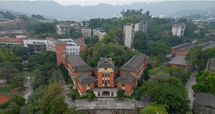 20年荒废大学，坐落在重庆嘉陵江边！