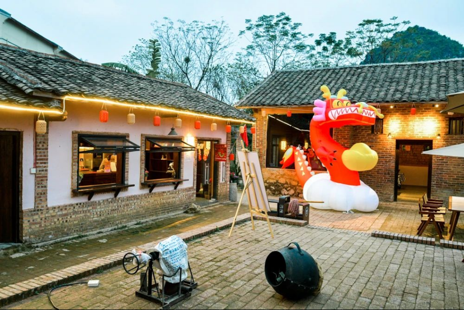 贵港山边村，震撼拍摄地的‘红色巨龙’独舞篇
