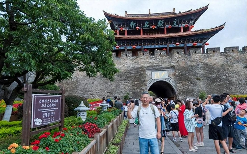 大理古城静听古寺钟声