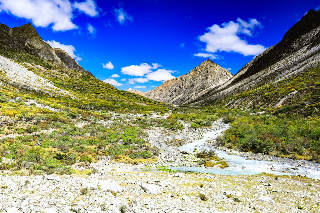 神山雪域，苍凉德牧拉与圣洁仁龙巴冰川的壮丽画卷
