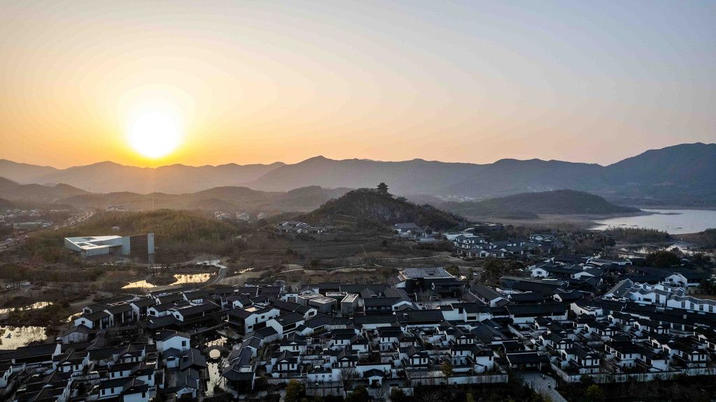 踏雪寻梅访阳羡过大年，观茶山赏竹海过大年