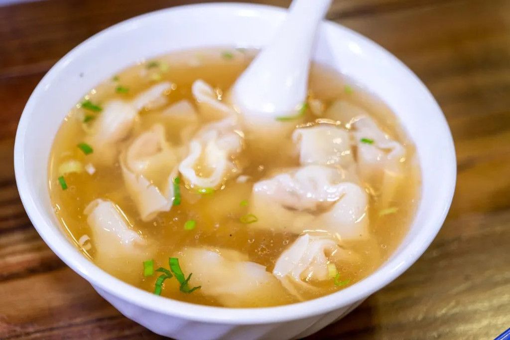 盐镇水街,以美食与演艺为背景的新年梦