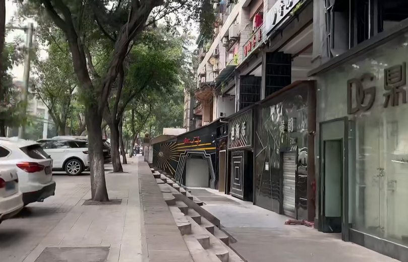 南坪五小区，岁月流转中无法复原的爱情痕迹