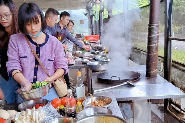 凤凰山农家乐户外烹饪一天游