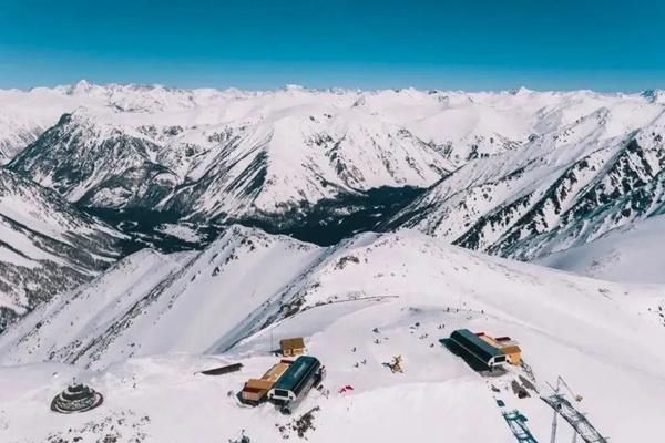 领略可可托海冬季魅力，冰雪世界的奇幻之旅