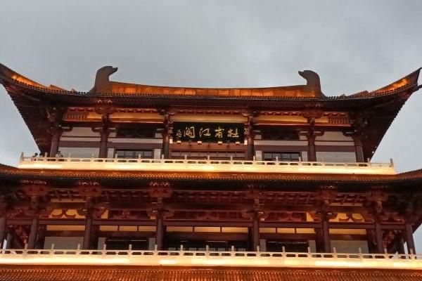 长沙杜甫江阁几点钟的灯光开启？