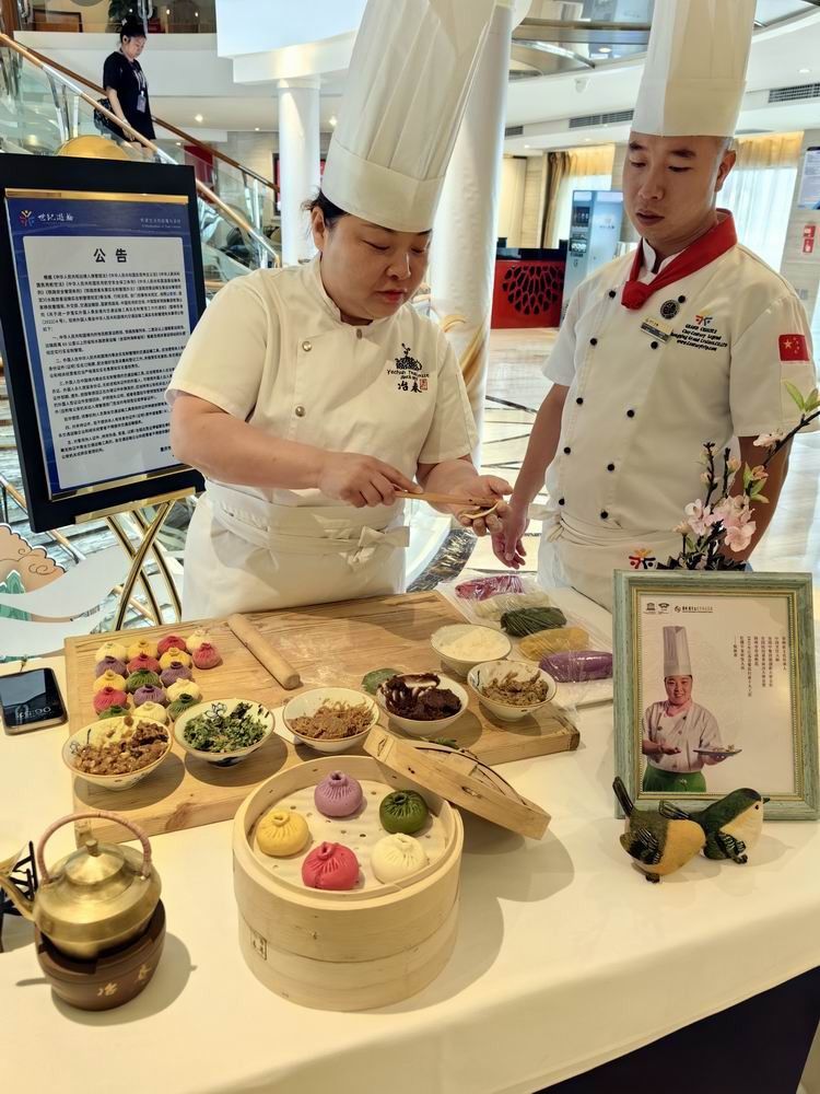 东方文化与历史的碰撞，中国五千年文化遗产，长江世纪游轮上的探索之旅