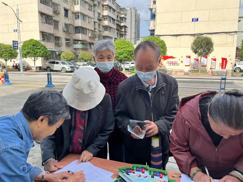 长安路社区推行绿色生活，推动垃圾分类规范化